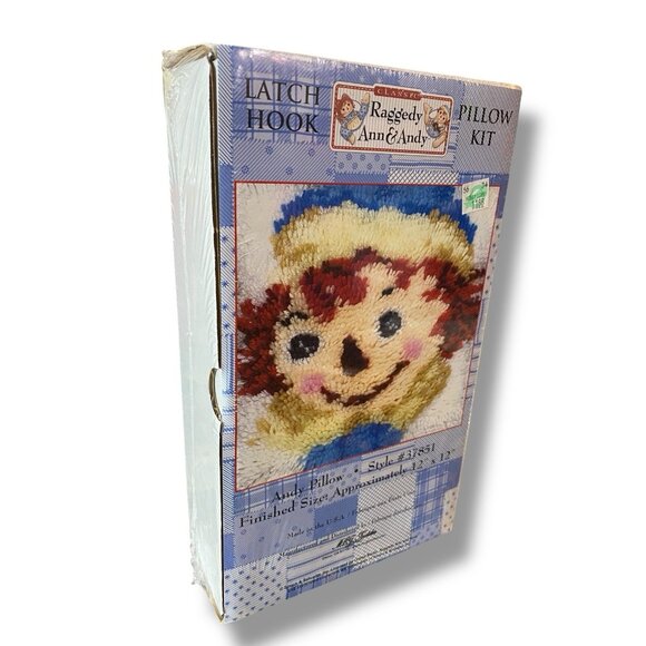 Classic Raggedy Ann & Andy Latch Hook Pillow Kit 12" X 12" #37851 New Sealed Box - Picture 1 of 4